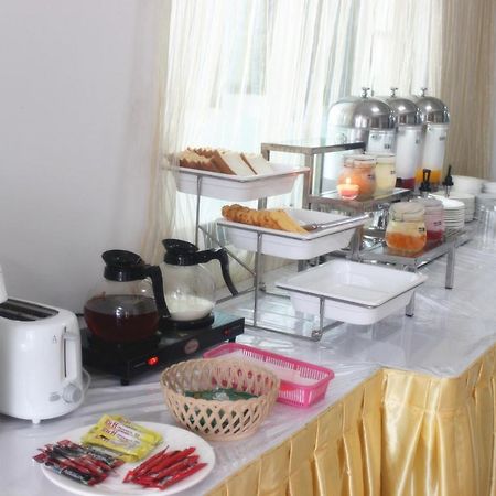 Sky Hotel 88 St. Yangon Bagian luar foto