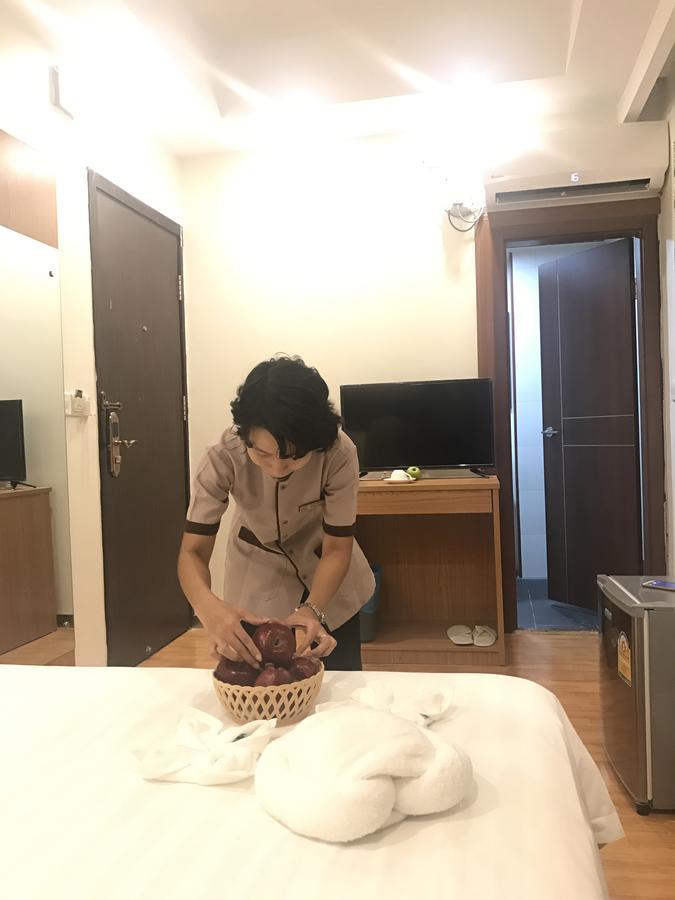 Sky Hotel 88 St. Yangon Bagian luar foto