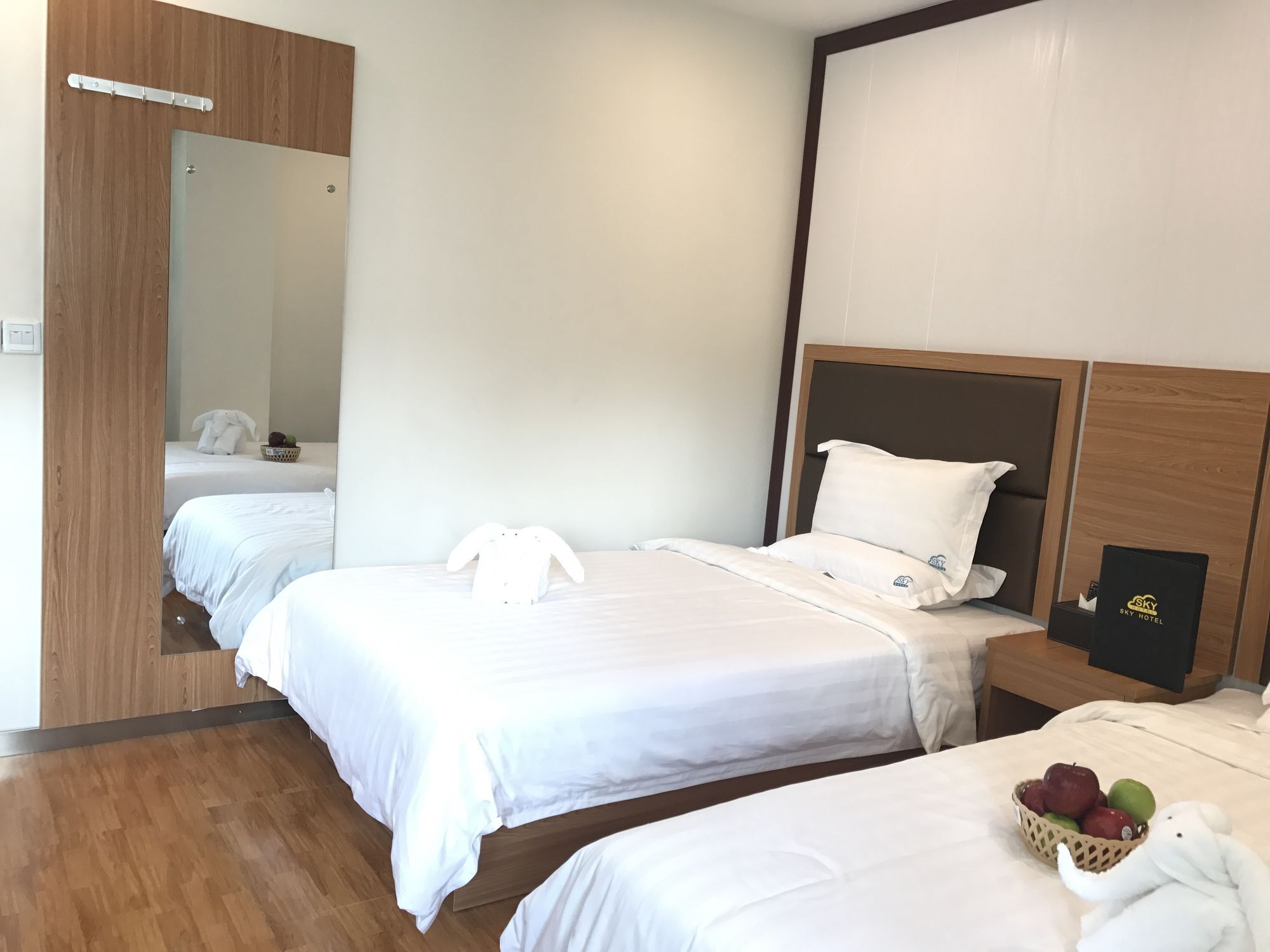 Sky Hotel 88 St. Yangon Bagian luar foto